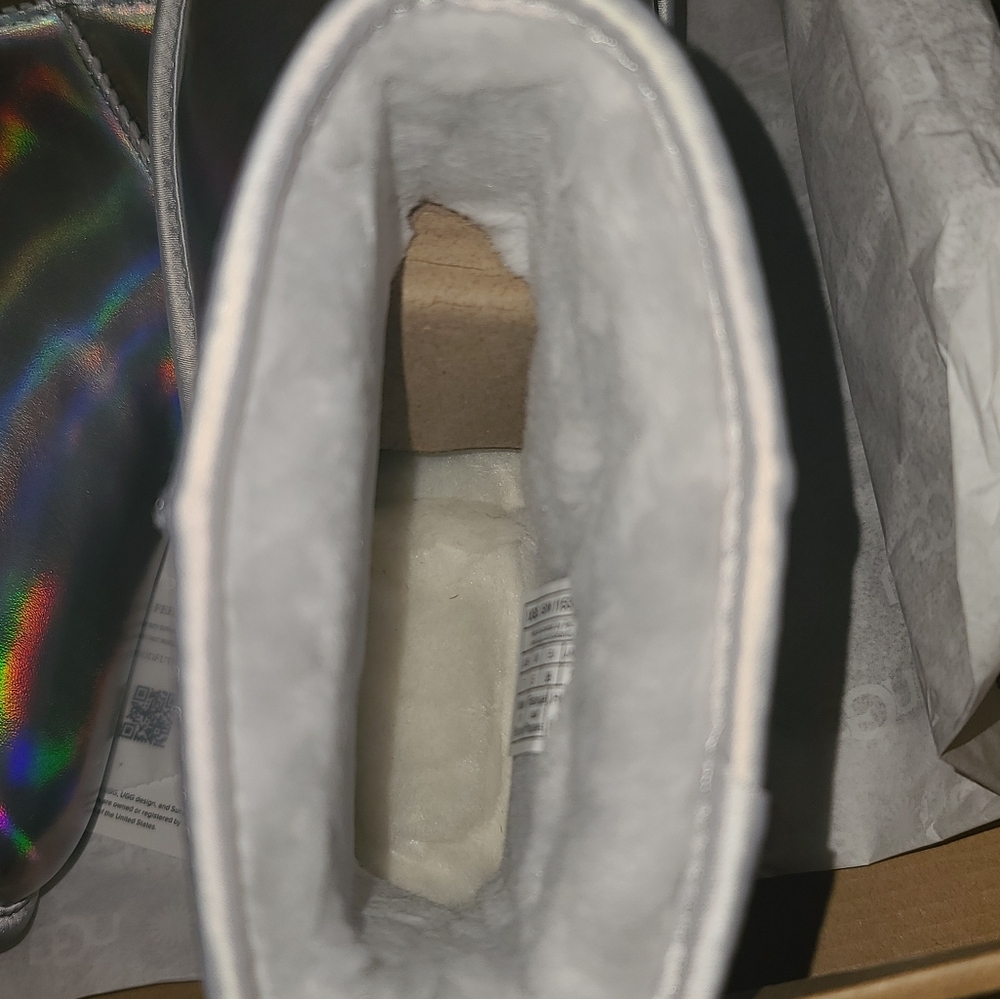 Ugg Boots - Picture 10 of 16